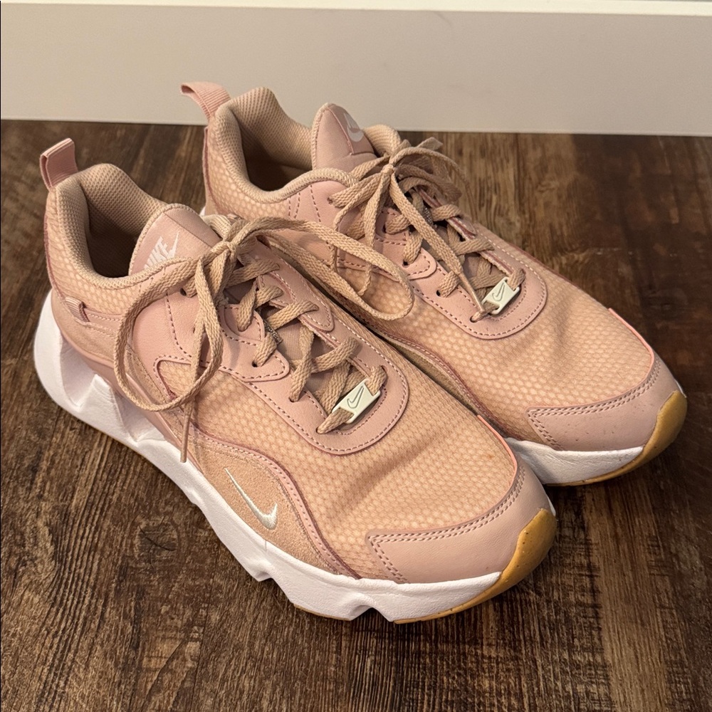Nike Women’s RYZ 365 ll Shoes Size: 9.5